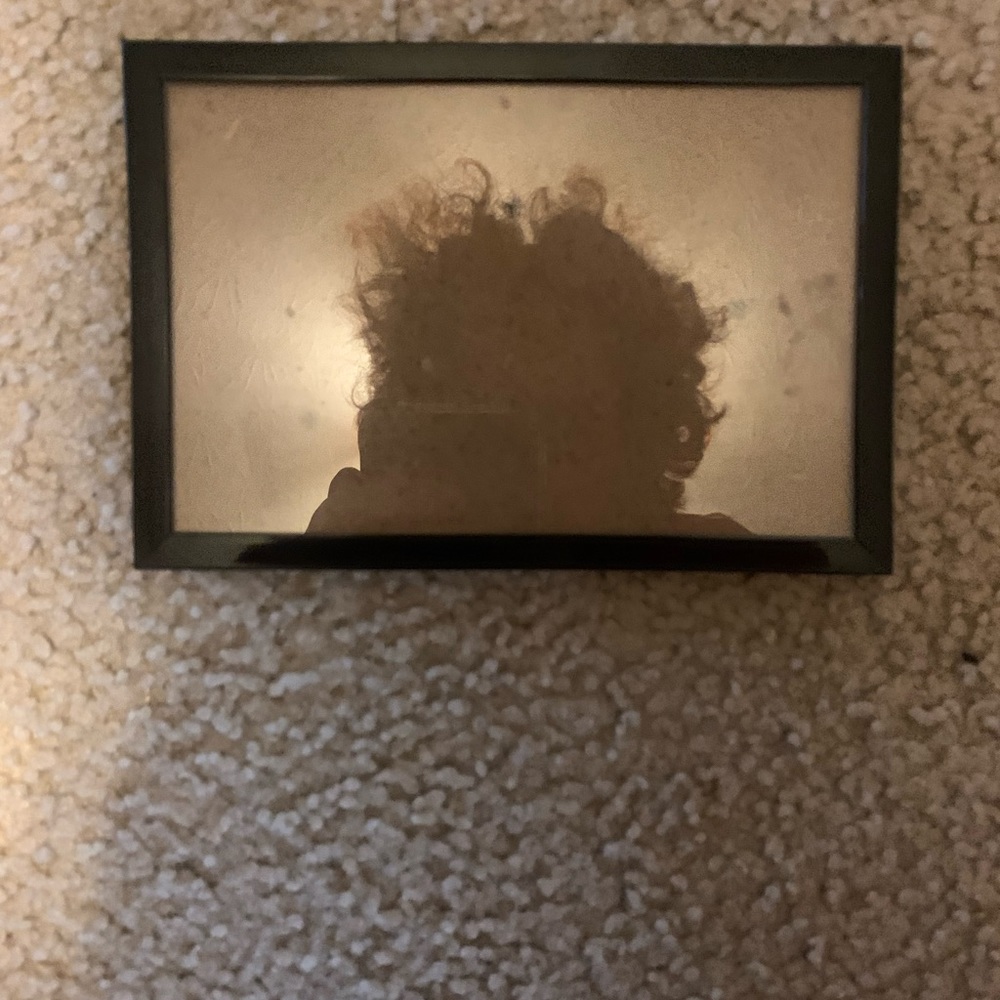 4x6in black metal frame.